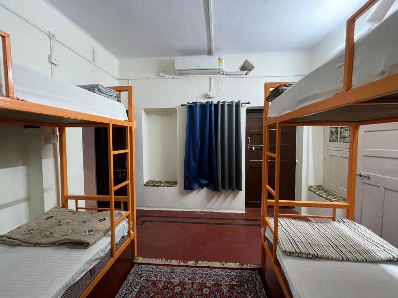 Inka Kashi Hostel Waranasi Zewnętrze zdjęcie