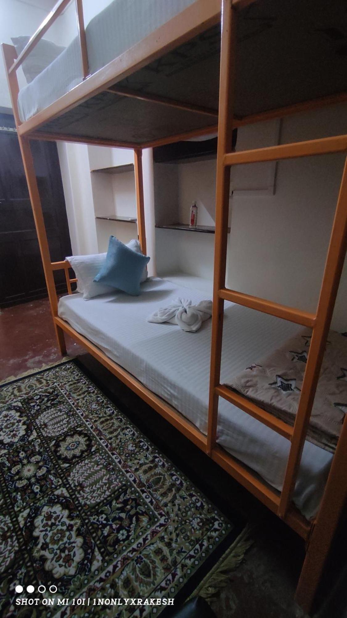 Inka Kashi Hostel Waranasi Zewnętrze zdjęcie