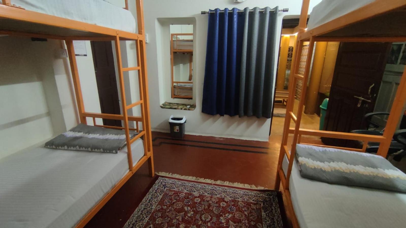 Inka Kashi Hostel Waranasi Zewnętrze zdjęcie